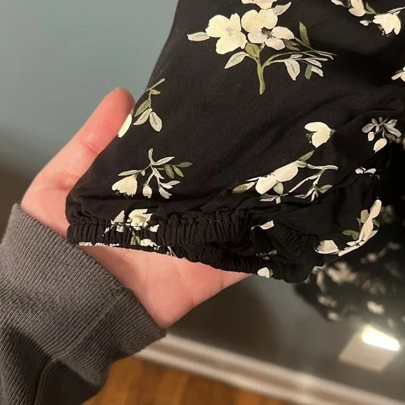 Old Navy Floral Shift Dress - Picture 4 of 7